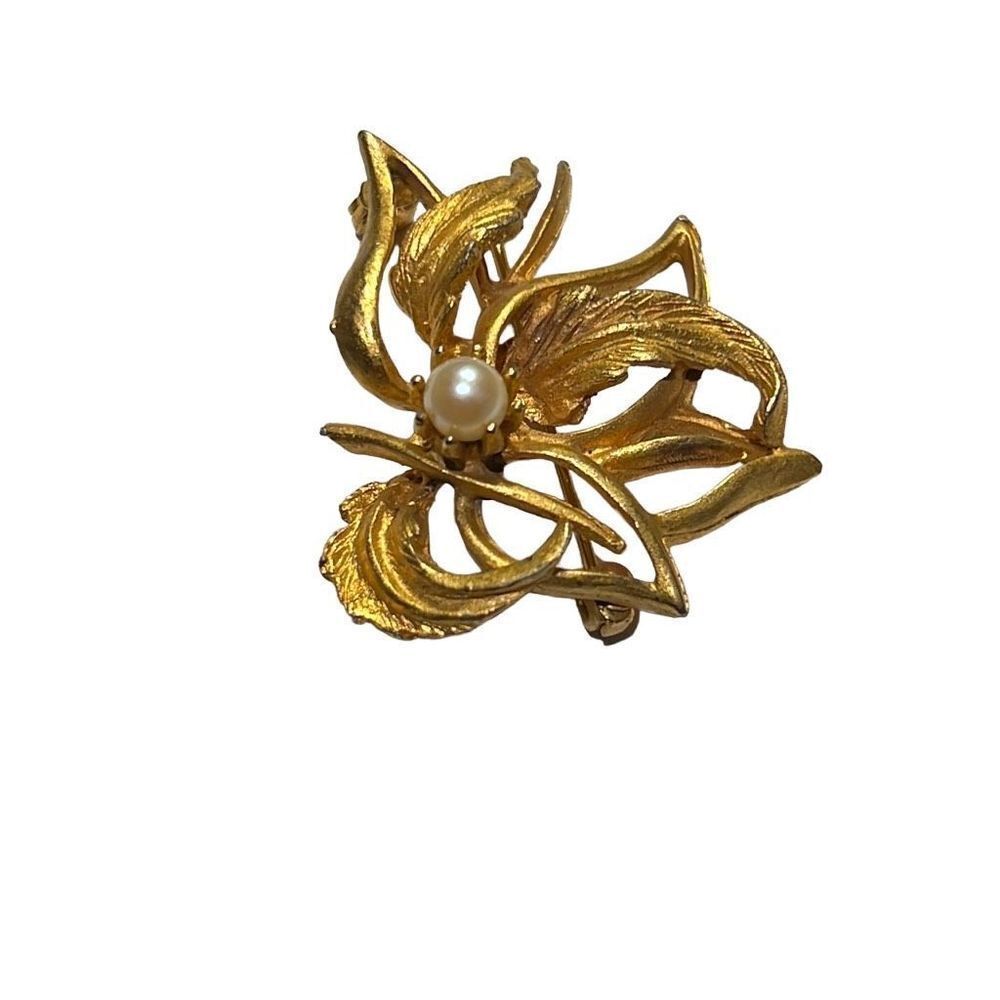 Vintage Designer HAR Brushed Gold Single Pearl Costume Jewelry Brooch Pin